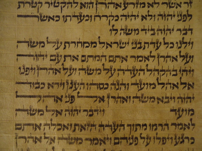Torah scroll containing a petuha and setumah parashah break